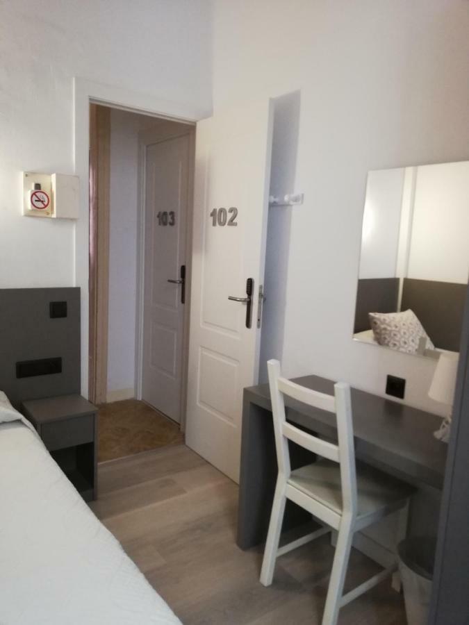 Hostal Parellades Sitges Eksteriør bilde