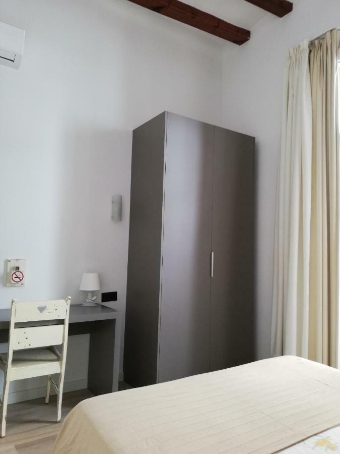 Hostal Parellades Sitges Eksteriør bilde